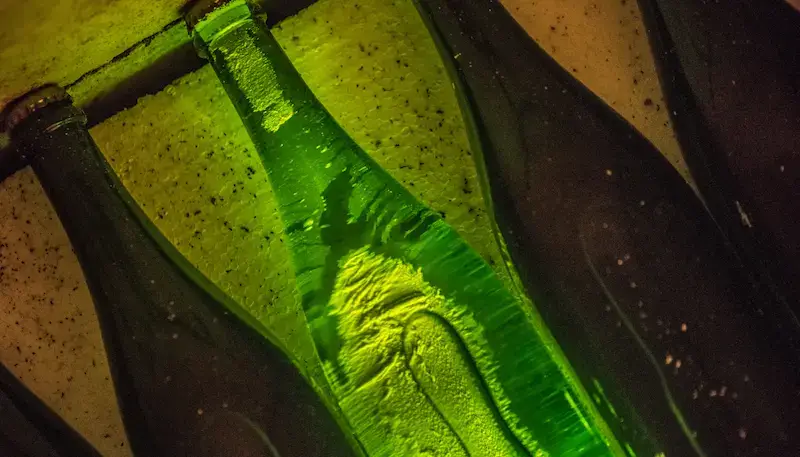 Secondary fermentation of sparkling wines in bottles