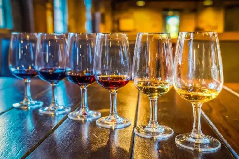 Line-up of 6 glasses of fortified wines for a tasting