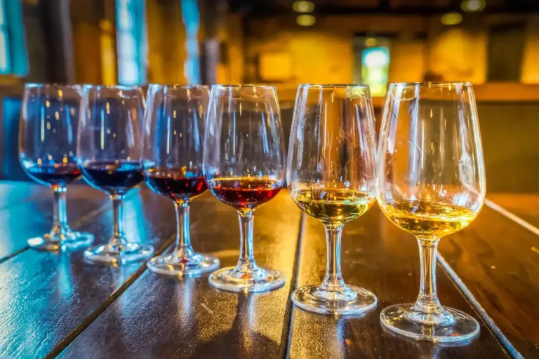 Line-up of 6 glasses of fortified wines for a tasting
