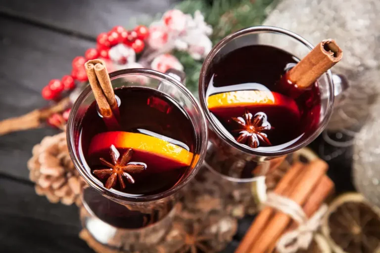 Two glasses of mulled wine with orange slices and cinnamon sticks